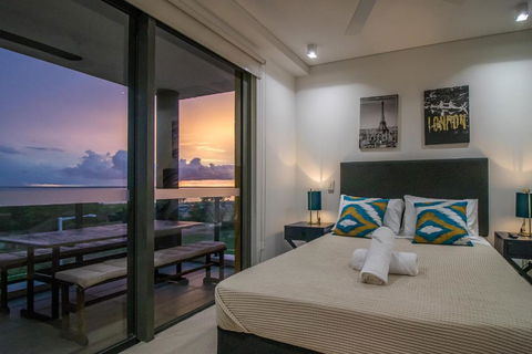 NEW - ZEN AT THE WATERFRONT - Luxury Waterfront Holiday Home For Families & Friends - Accommodation Broadbeach 0