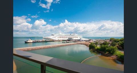 NEW - ZEN AT THE WATERFRONT - Luxury Waterfront Holiday Home For Families & Friends - Accommodation Broadbeach 3