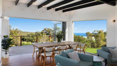 Newly Furnished, With Ocean Views - Accommodation Broadbeach 0