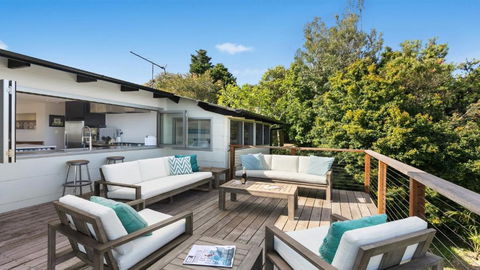 Newly Furnished, With Ocean Views - Accommodation Broadbeach 1