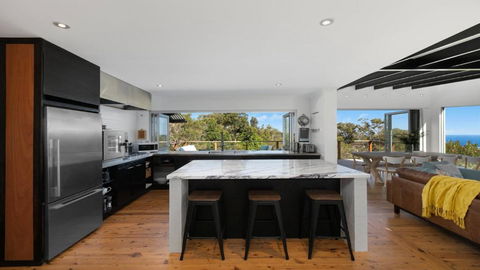 Newly Furnished, With Ocean Views - Accommodation Broadbeach 2
