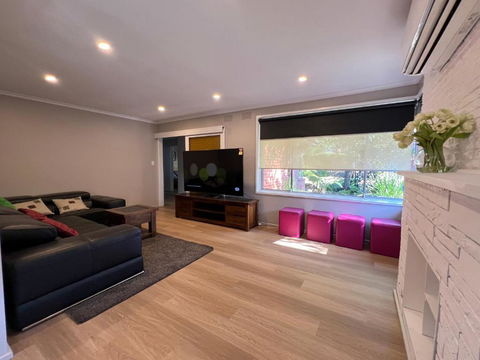 Newly Refurbished House- SuperFast Internet - Accommodation Broadbeach 0