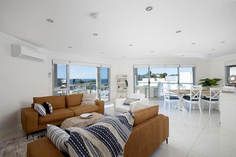 Nelson Bay Apartment With Views Over The Marina - Accommodation Broadbeach 2