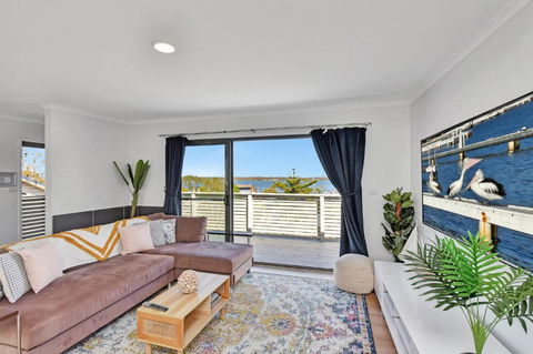 New Property Seabreeze Bungalow - Lakeview Sunset Delight At Sunshine On Lake Macquarie - Accommodation Broadbeach 2