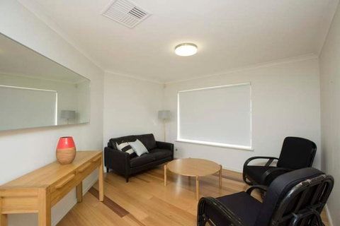 Mt Pleasant Short Stay - Accommodation Broadbeach 3