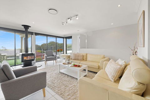 Oasis At Salamander Bay, 10 Raymond Ave - Boat Parking, WiFi, Air Con, Water Views - Accommodation Broadbeach 3