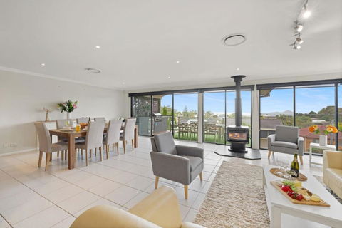 Oasis At Salamander Bay, 10 Raymond Ave - Boat Parking, WiFi, Air Con, Water Views - Accommodation Broadbeach 1