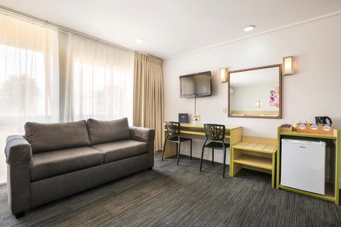 Nightcap At Coolaroo Hotel - Accommodation Broadbeach 2