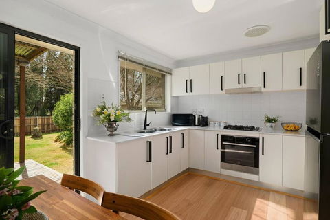 Nickle Cottage - Your Own Little Bowral Retreat! - Accommodation Broadbeach 0