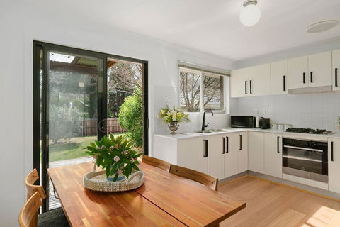 Nickle Cottage - Your Own Little Bowral Retreat! - Accommodation Broadbeach 3