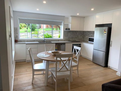 North Avoca - Superior Beach Flat - Accommodation Broadbeach 3