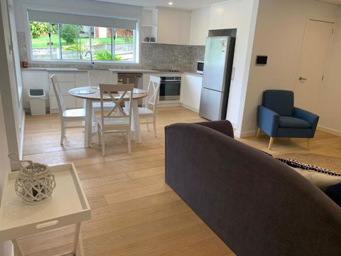 North Avoca - Superior Beach Flat - Accommodation Broadbeach 2