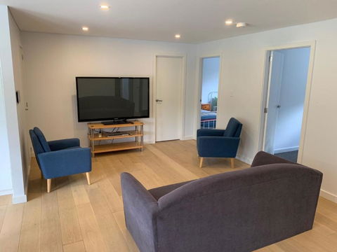 North Avoca - Superior Beach Flat - Accommodation Broadbeach 1