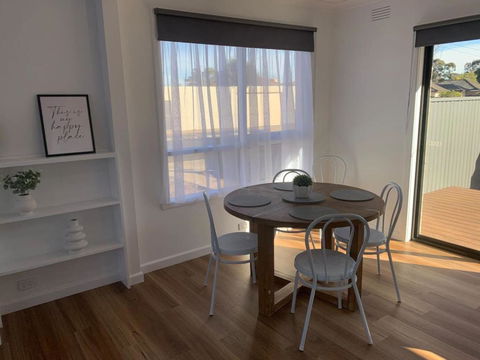 Nth Central 4BR Reno W WiFi - Accommodation Broadbeach 2