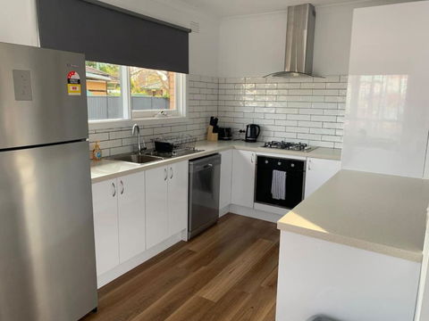 Nth Central 4BR Reno W WiFi - Accommodation Broadbeach 3