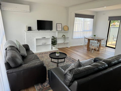 Nth Central 4BR Reno W WiFi - Accommodation Broadbeach 0