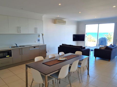 Number 99A - Accommodation Broadbeach 2