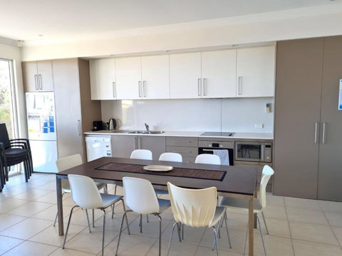Number 99B - Accommodation Broadbeach 3