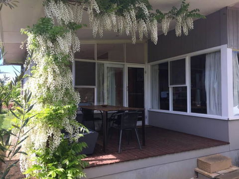 Number10 60s Holiday House - Accommodation Broadbeach 1