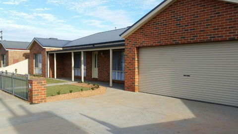 Numurkah Self Contained Apartments - The Saxton - Accommodation Broadbeach 1