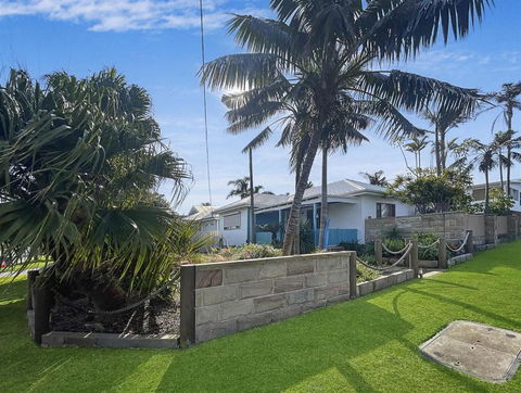 Oasis Coastal Stay - Accommodation Broadbeach 3