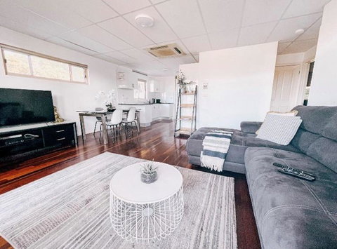 Oasis On The Hawkesbury - Water Views - Accommodation Broadbeach 2