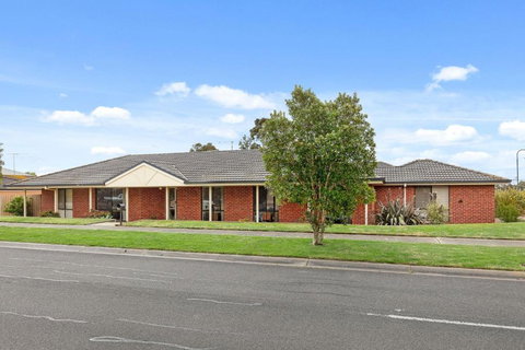 Oasis Springs - Accommodation Broadbeach 0