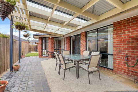 Oasis Springs - Accommodation Broadbeach 1