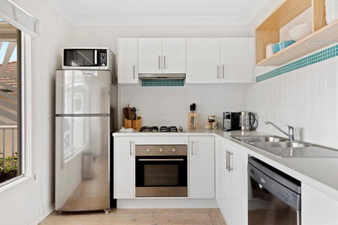 Ocean Breeze - Accommodation Broadbeach 1