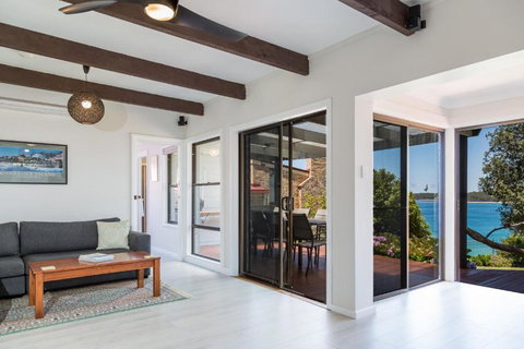 Ocean Breeze - Accommodation Broadbeach 1