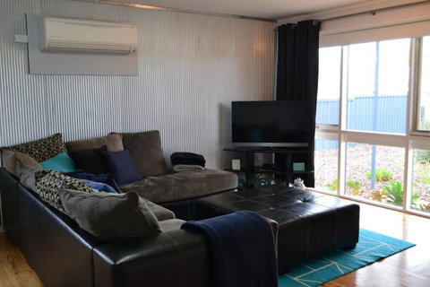 Ocean Breeze - Accommodation Broadbeach 1