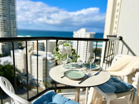 Ocean Front Studio, 2beds, Free WI-FI - Accommodation Broadbeach 0