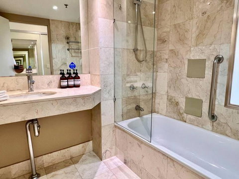 Ocean Front Studio, 2beds, Free WI-FI - Accommodation Broadbeach 3