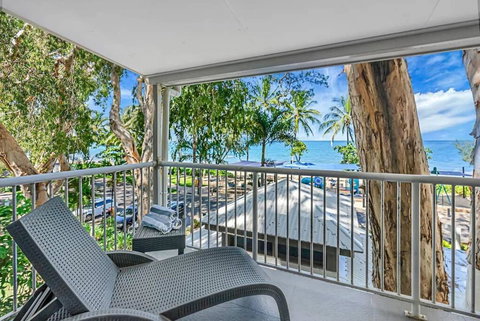 Ocean Outlook - Absolute Beachfront Studio - Accommodation Broadbeach 0