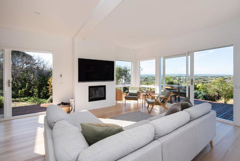 Ocean Panorama Atop The Rye Tea Trees - Accommodation Broadbeach 1