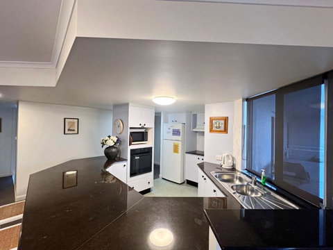 Ocean Shores Apartment 13 - Accommodation Broadbeach 2