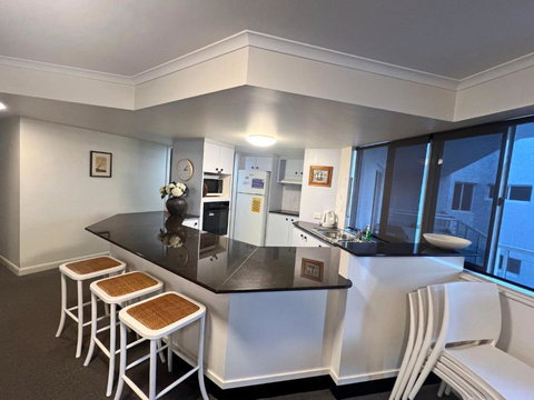 Ocean Shores Apartment 13 - Accommodation Broadbeach 3