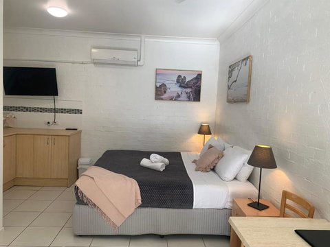 Ocean Shores Motel - Accommodation Broadbeach 0