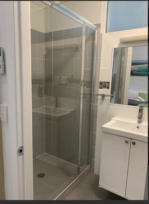 Ocean Shores Motel - Accommodation Broadbeach 3