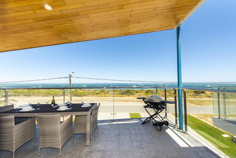 Ocean Sunset - Luxury Apartment With Ocean Views - Accommodation Broadbeach 1