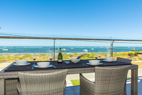 Ocean Sunset - Luxury Apartment With Ocean Views - Accommodation Broadbeach 2