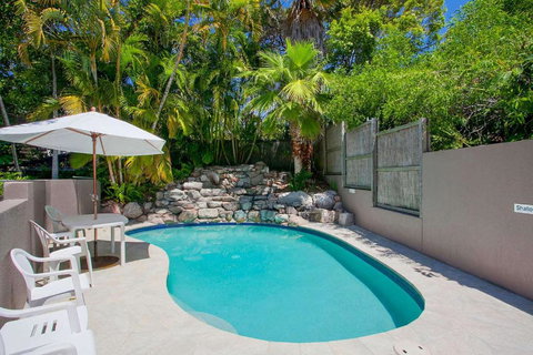 Ocean Terraces Split Level Apartment At The Beach - Accommodation Broadbeach 3