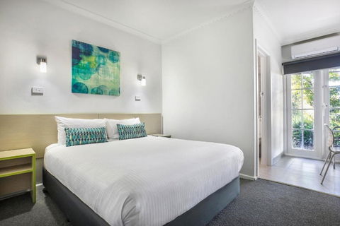 Nightcap At Skyways Hotel - Accommodation Broadbeach 0