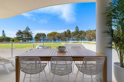 Oceanfront Byron Palms - Accommodation Broadbeach 3