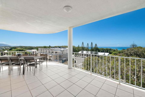 Ocean View 3 Bedroom Apartment - Accommodation Broadbeach 2