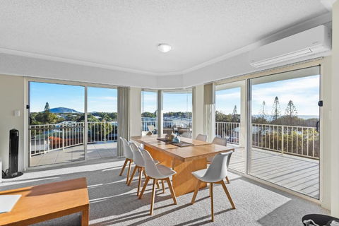Ocean View 3 Bedroom Apartment - Accommodation Broadbeach 1