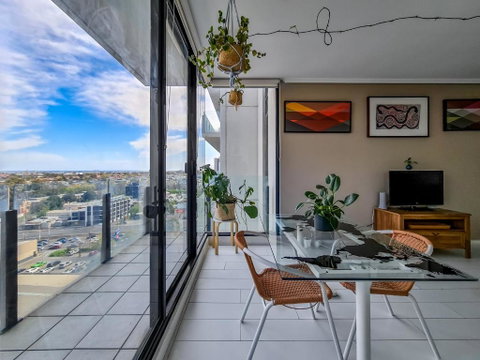 Ocean View Apartment Close To CBD With Indoor Pool. - Accommodation Broadbeach 0