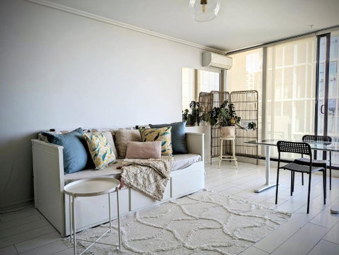 Ocean View Apartment Close To CBD With Indoor Pool. - Accommodation Broadbeach 3