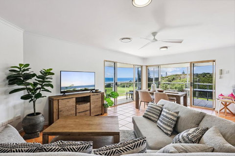 Oceanside Apartment With Views Of Yaroomba Beach - Accommodation Broadbeach 1