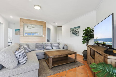 Oceanside Apartment With Views Of Yaroomba Beach - Accommodation Broadbeach 2